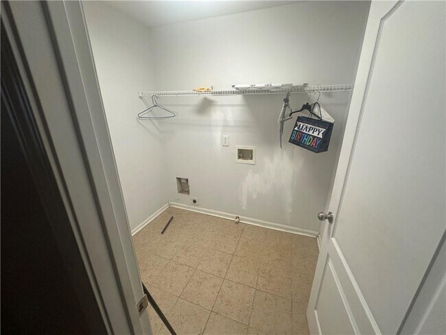 Building Photo - 61 Longwood Ct