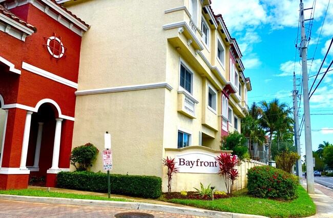 Building Photo - 421 Bayfront Dr