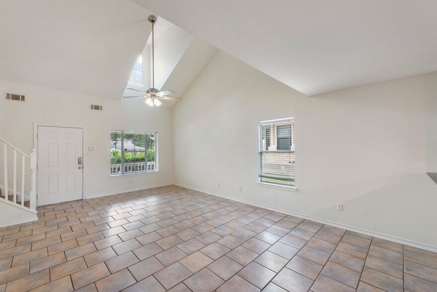 Building Photo - Prime Location! Spacious 4-Bed, 4-Bath Home Near Texas A&M!