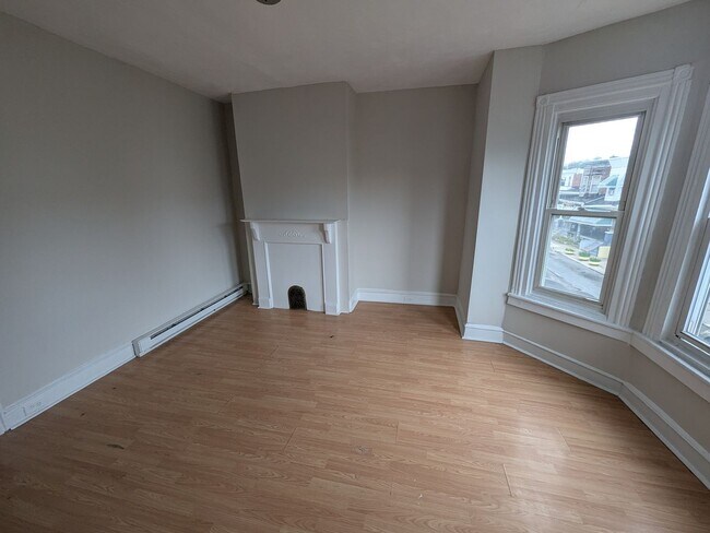 Building Photo - 150 N Yewdall St