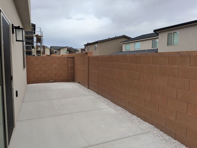 Building Photo - Move In Ready 4 Bedroom Home!