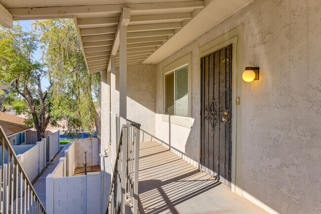 Building Photo - 1015 N Granite Reef Rd