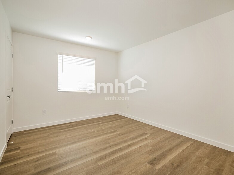 Building Photo - 2370 Dolly Ave