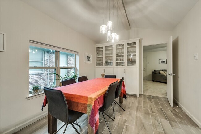 Building Photo - 6931 Echo Bluff Dr