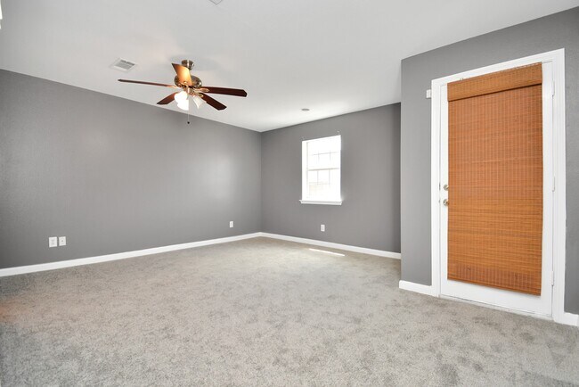 Building Photo - 11899 Algonquin Dr