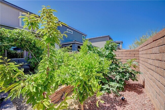 Building Photo - 4160 Elegant Chateau St