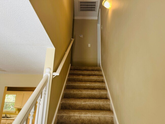 Building Photo - Charming 3 bed, 2 full bath home in Villa Rica!