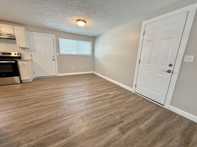 Building Photo - 501 Orangewood Dr