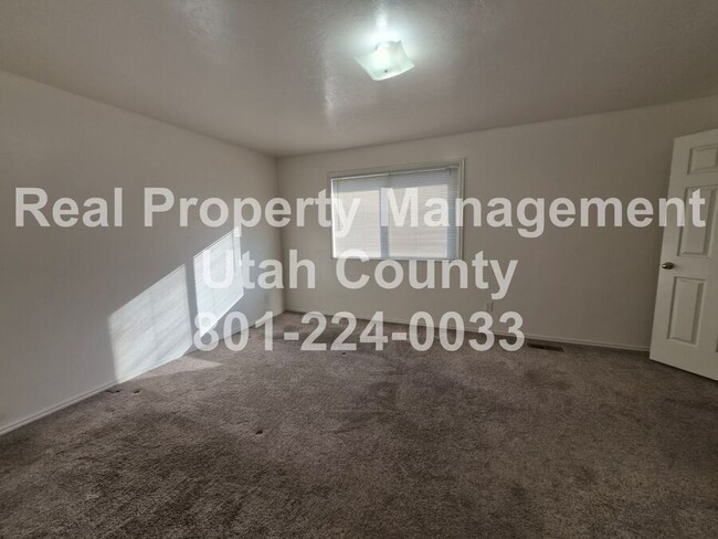 Building Photo - 590 E 1090 N