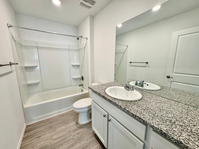 Building Photo - Charming 3/2 Home with Garage, Fenced Backyard & Community Amenities!