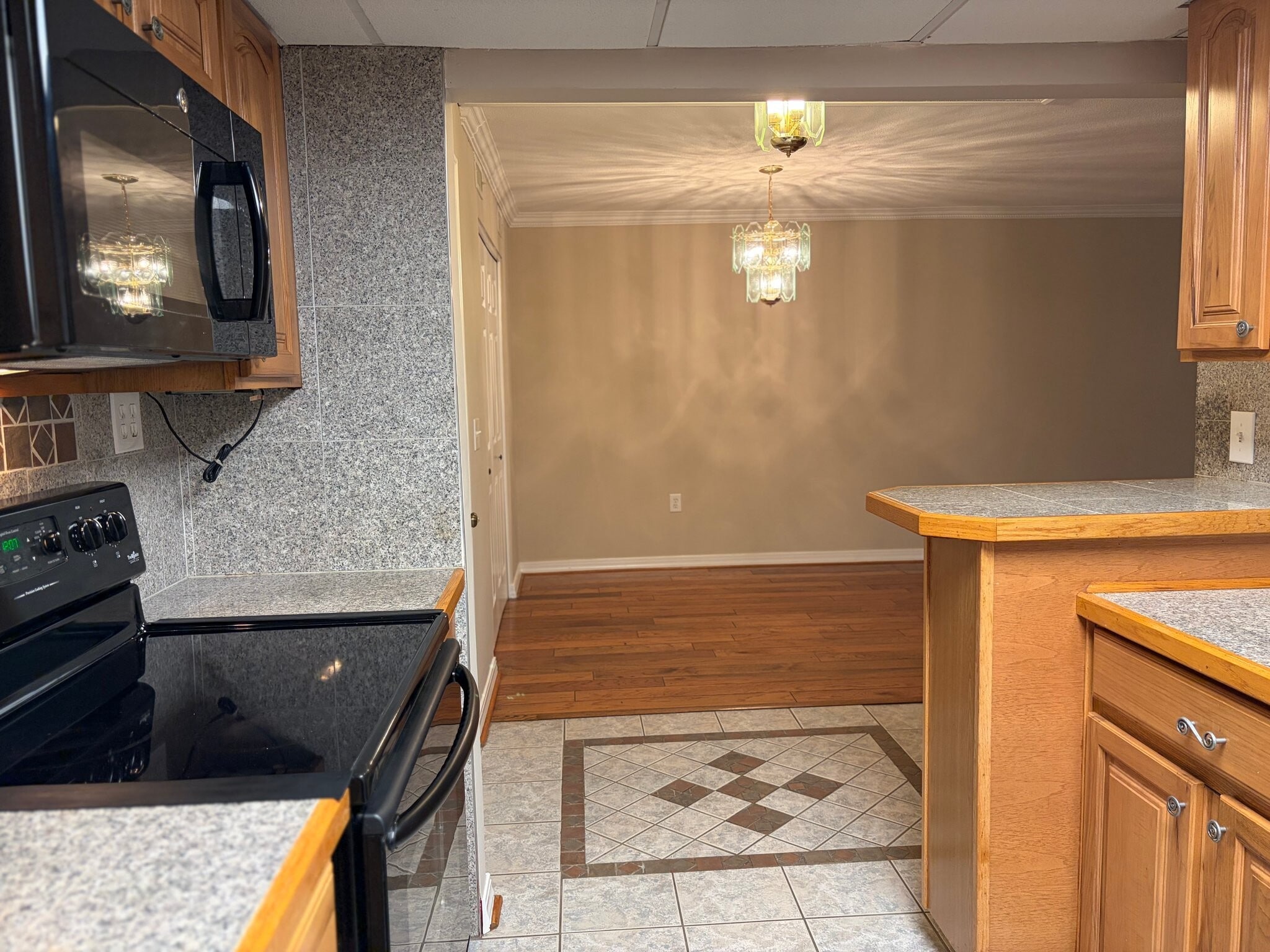 Building Photo - 14 Shadowbrook Ln
