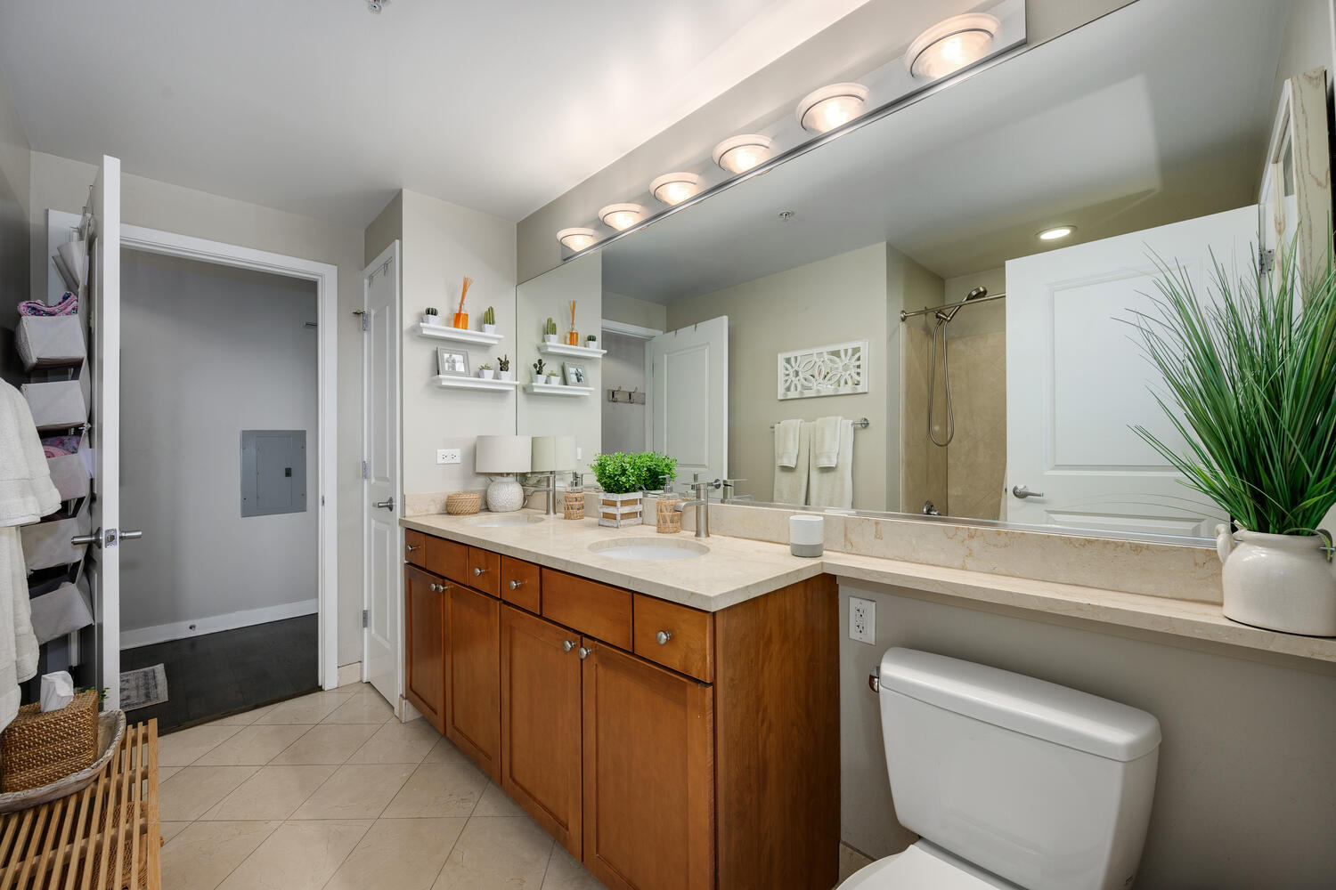 Building Photo - 200 N Jefferson St