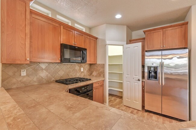 Building Photo - Executive style home