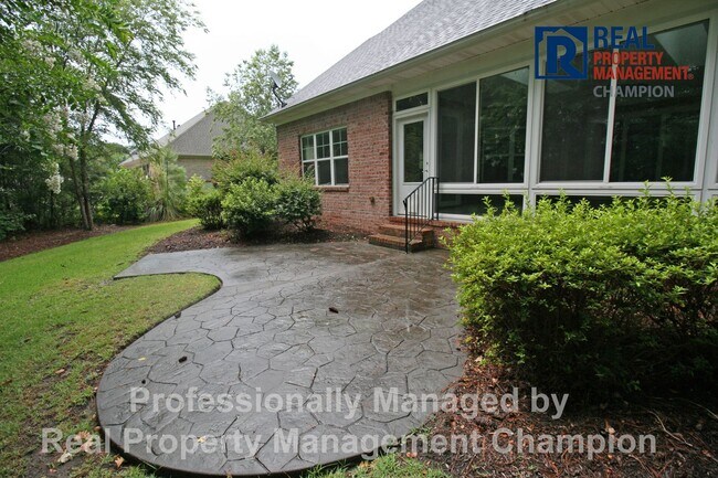 Building Photo - Custom 4BD/3BA Home with Hardwood Floors, Office, and Sunroom