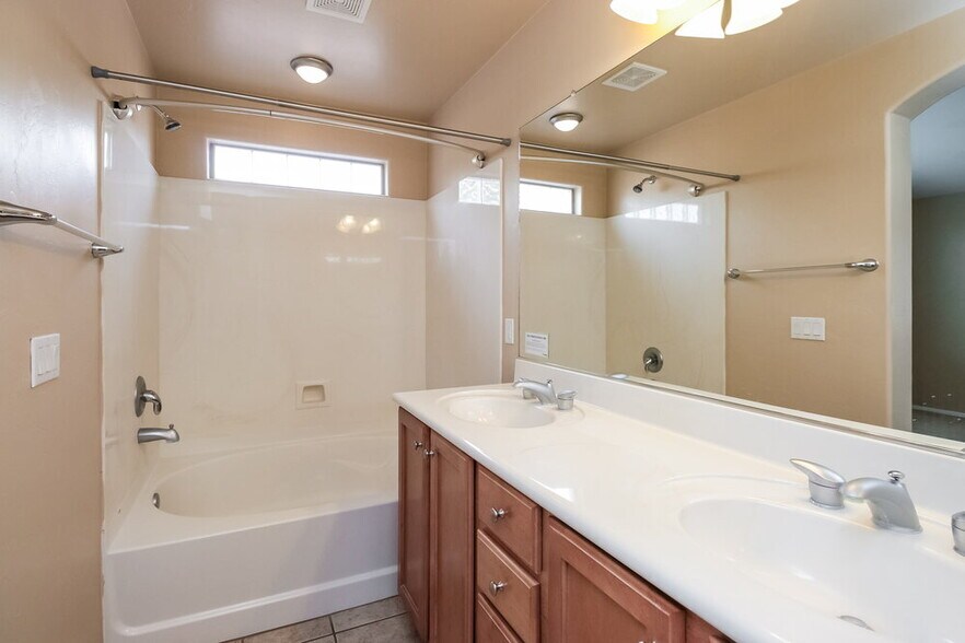 Building Photo - 10581 E Feltleaf Willow Trl