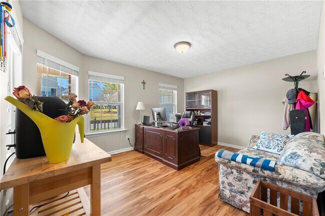 Building Photo - 3751 Roxfield Dr NE