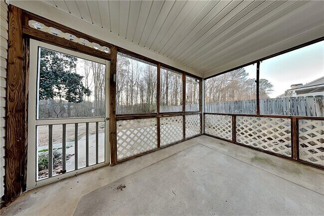 Building Photo - 230 Lake Valley Dr SW