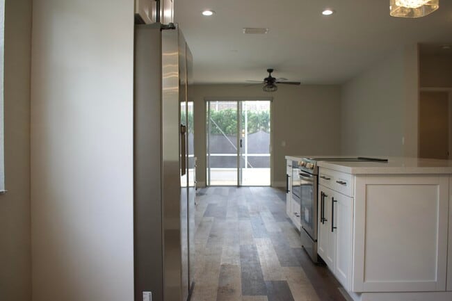 Building Photo - 4907 Pelican Manor