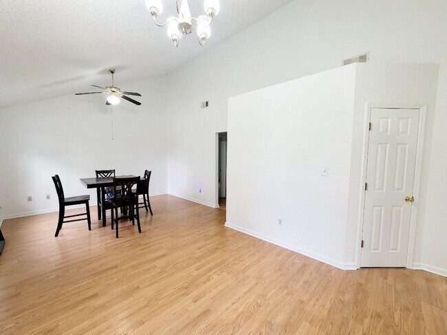 Building Photo - 1418 Glenda Dr
