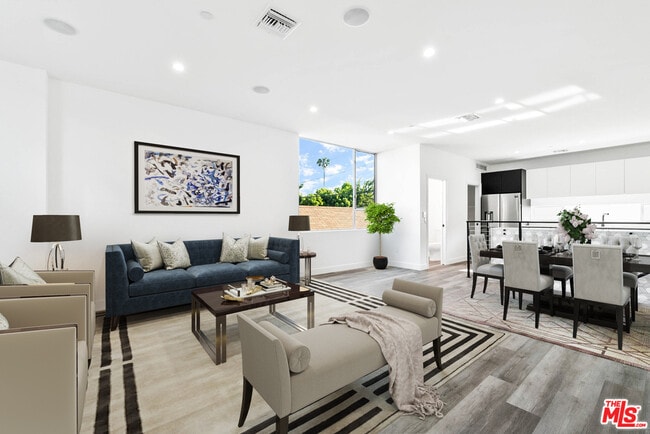 Building Photo - 423 1/2 S Wilton Pl