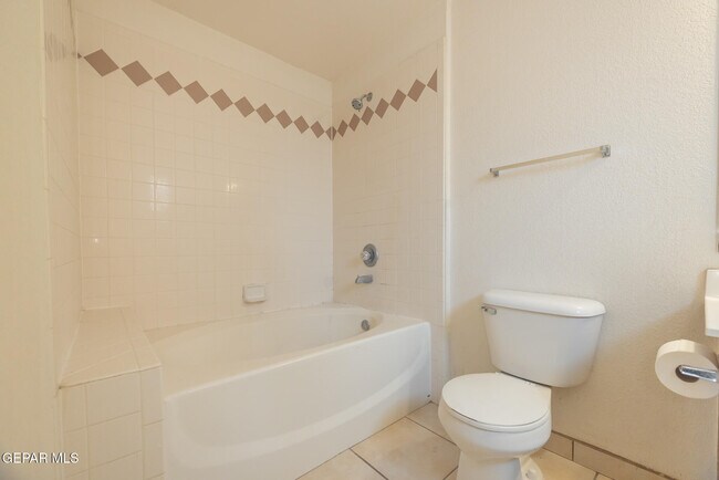 Building Photo - 13771 Paseo Central Ave