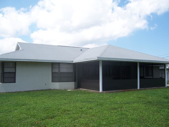 Building Photo - 2163 SE Shelter Dr