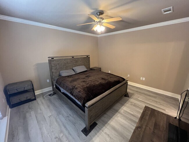 Building Photo - Newly updated! 3 bd, 2 bath condo in Zachary's Cottages at Blue Herron