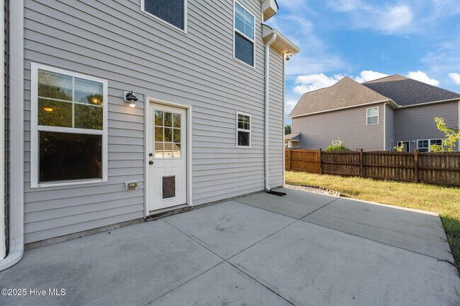 Building Photo - 711 Tuscarora Dr