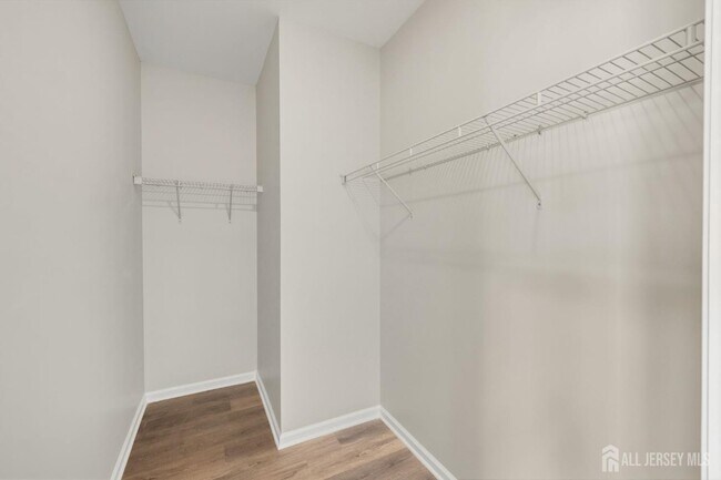 Building Photo - 102 Forest Dr