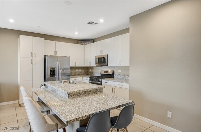 Building Photo - 9864 Kings Glen St