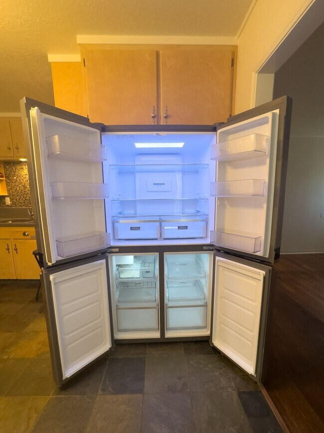 Building Photo - Charming 2 Bed 1 Bath Home on Fenced Corner Lot in South Salem