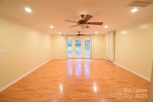 Building Photo - 640 Miramar St NE