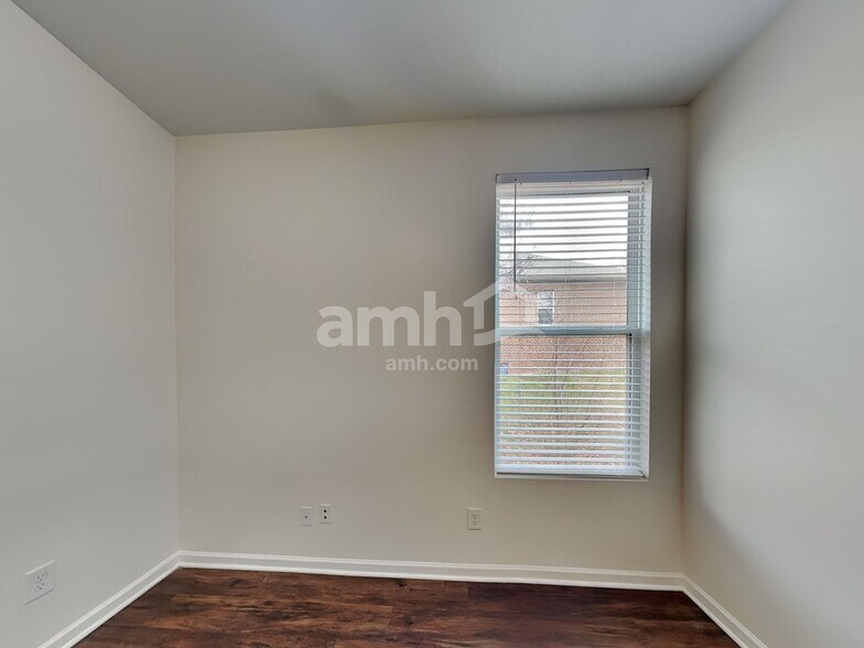 Building Photo - 4123 Oakstone Dr