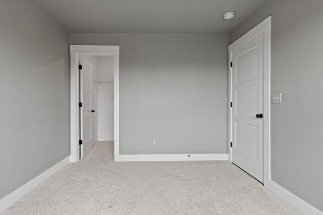 Building Photo - Charming and Spacious 4-Bedroom Home with Bonus Room and Private Backyard