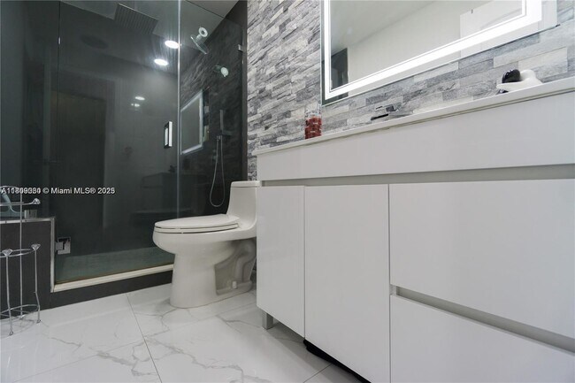 Building Photo - 845 W 79th Pl
