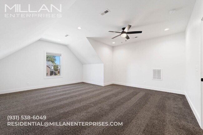 Building Photo - Luxury Modern Home with Covered Deck & Bon...