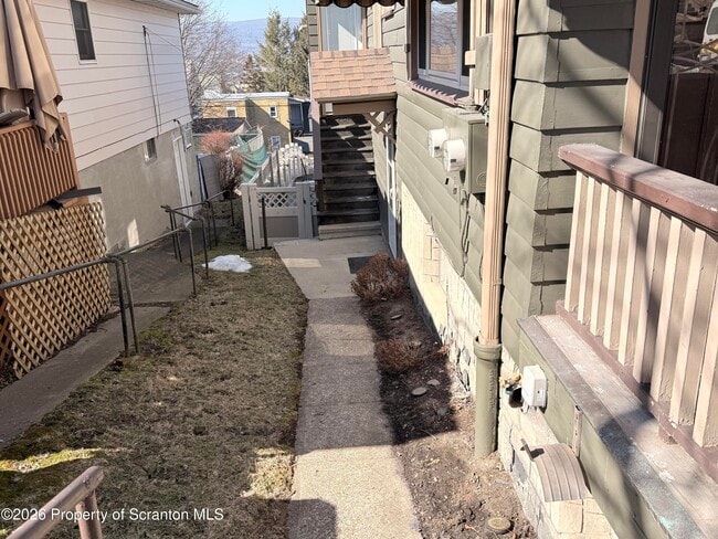 Building Photo - 324 Crown Ave