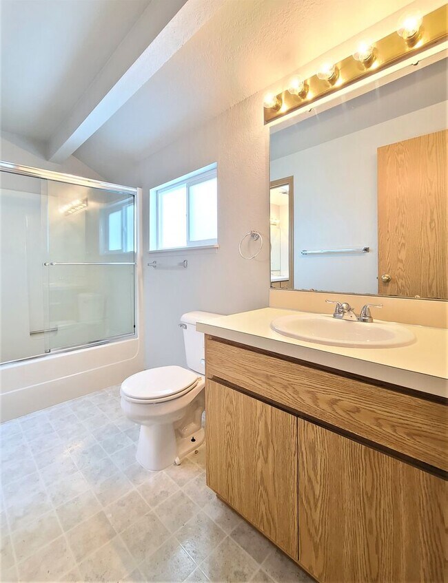 Building Photo - Charming 3 Bed/ 1.5 Bath Home Available in Lake Stevens