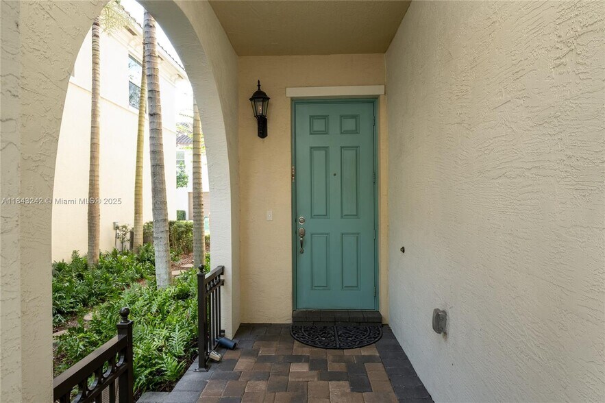Building Photo - 2969 St Thomas Dr