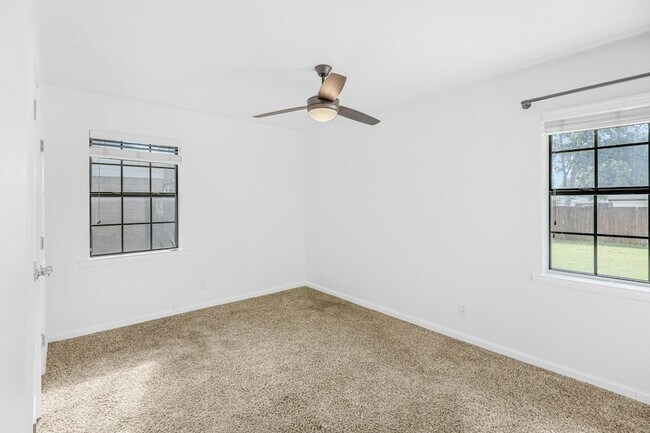 Building Photo - 3052 Cameo Ln
