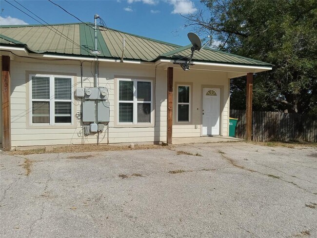 Primary Photo - 605-605 Blvd