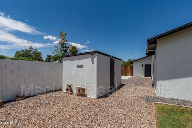 Building Photo - 409 N Arrowhead Dr