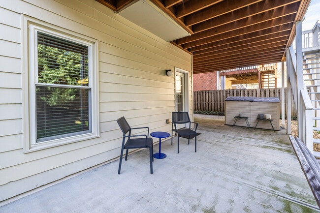 Building Photo - 2454 Vivian Cir