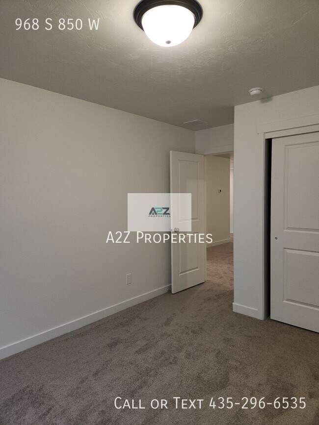 Building Photo - 968 S 850 W