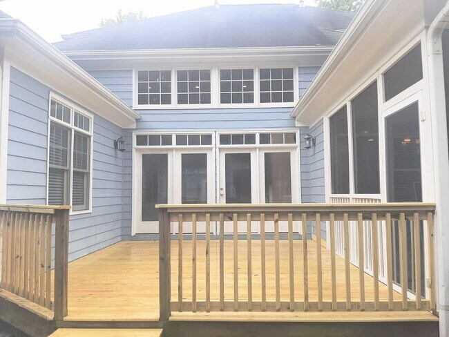 Building Photo - Beautiful 4 Bedroom Home in Chapel Hill