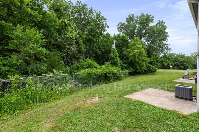 Building Photo - 701 Linwood Dr