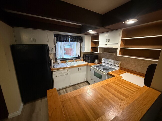 Building Photo - 2521 2nd Ave S