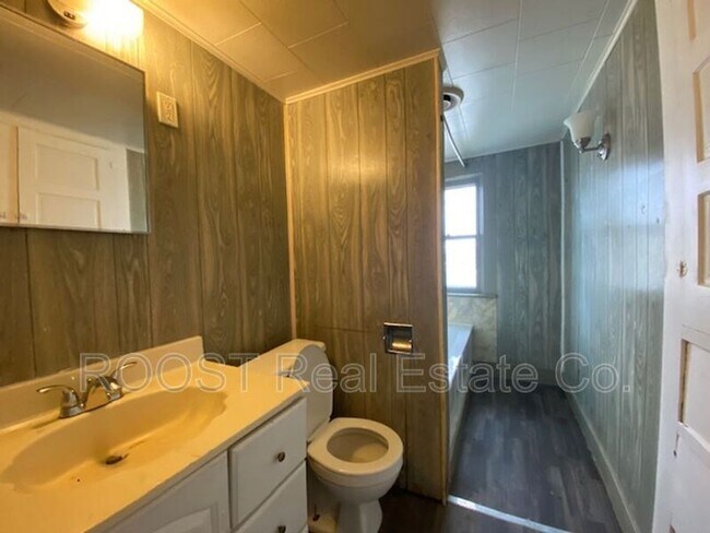 Building Photo - 1606/1608 W High St.