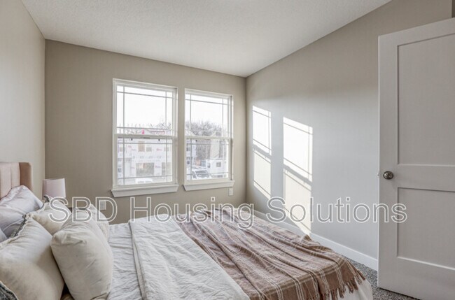 Building Photo - 2921 S Harvard Ave