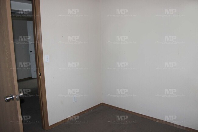 Building Photo - 639 S Whitcomb St